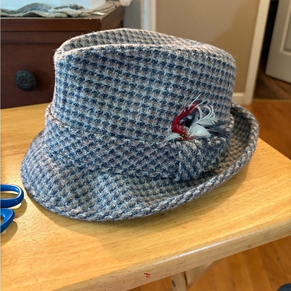 Stylish‎ Blue Houndstooth Fedora with Feather Accent - Picture 1 of 4